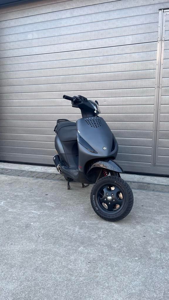 Piaggio Zip 4T 100cc -brom, Fietsen en Brommers, Scooters | Piaggio, Ophalen, Zip, Zo goed als nieuw, Benzine