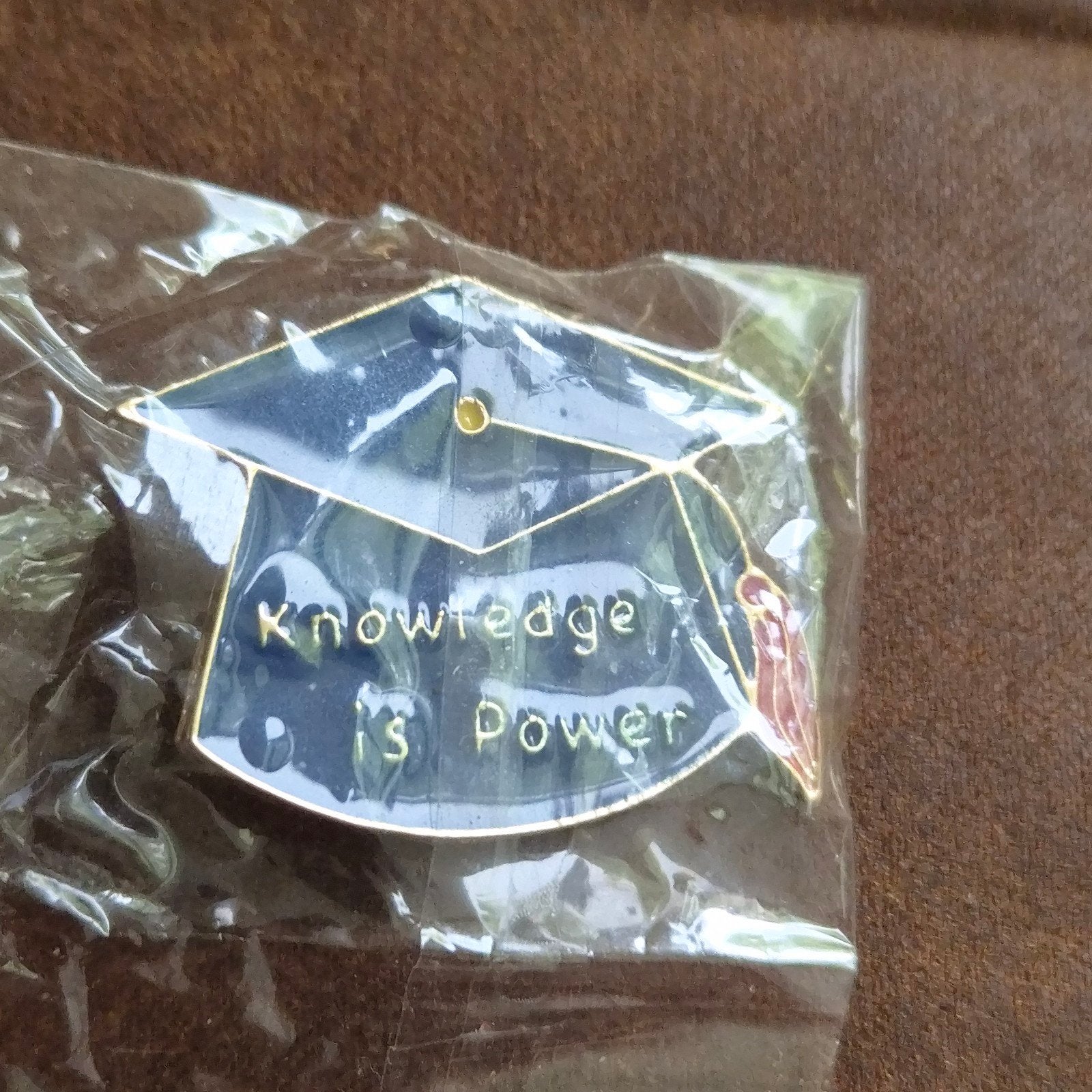 pin Knowles is power, Ophalen of Verzenden, Nieuw