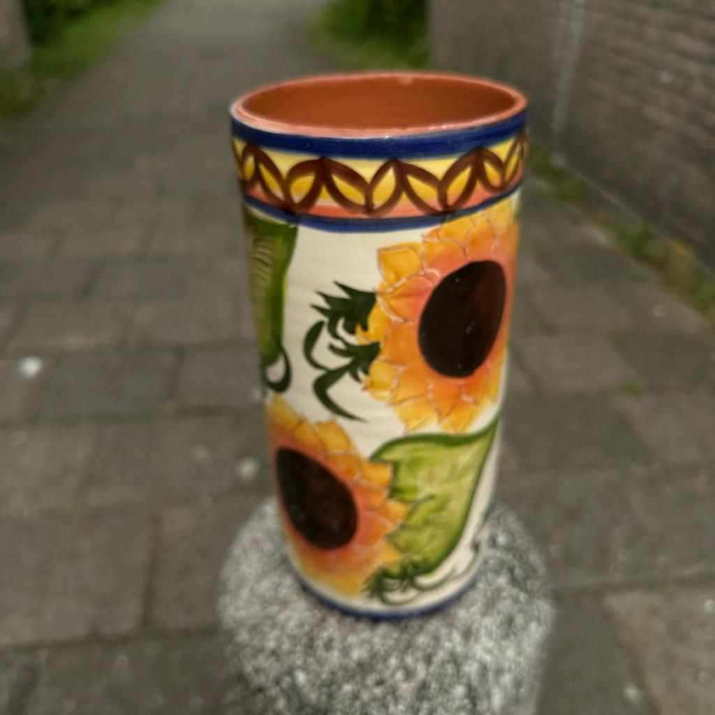 Handgeschilderde terracotta vaas met zonnebloemen, Ophalen of Verzenden