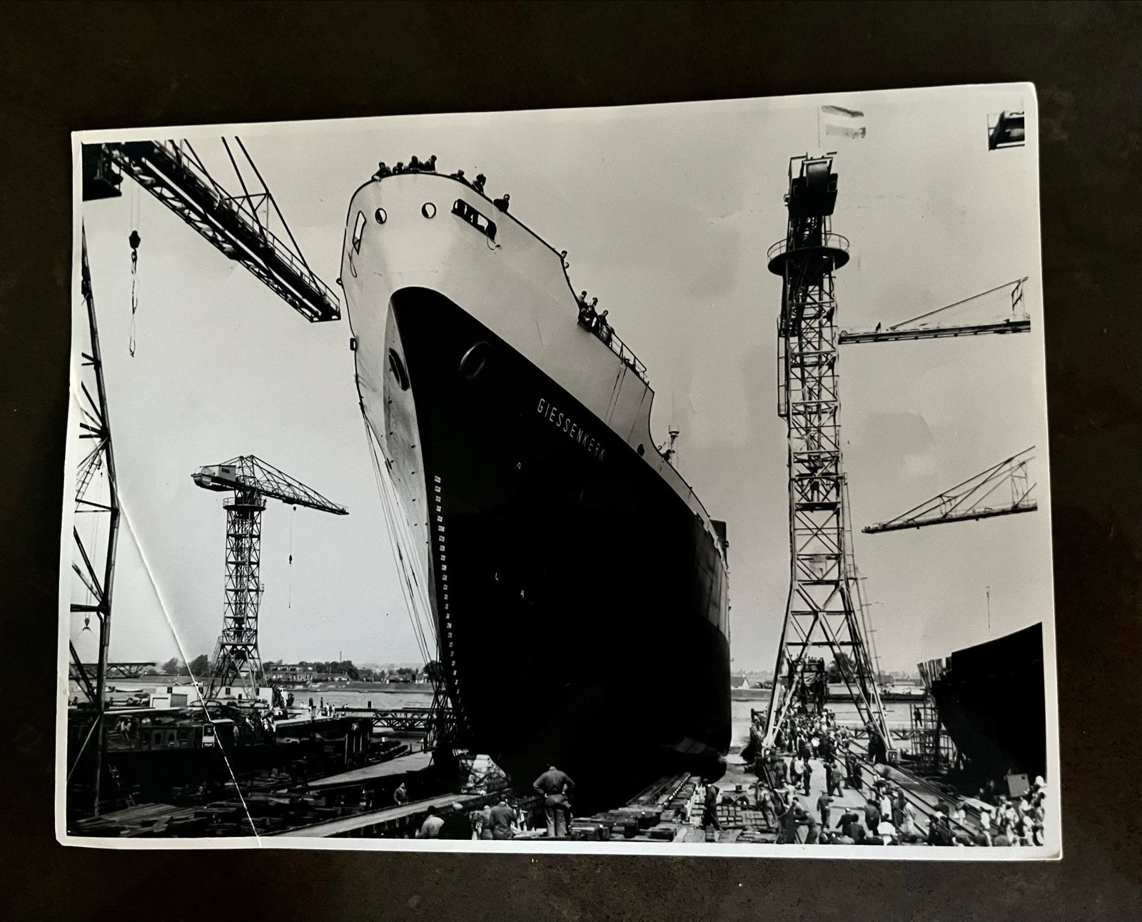 Tewaterlating M.S. Giessenkerk - Historische Foto 1956, Verzamelen, Verzenden, Overige typen