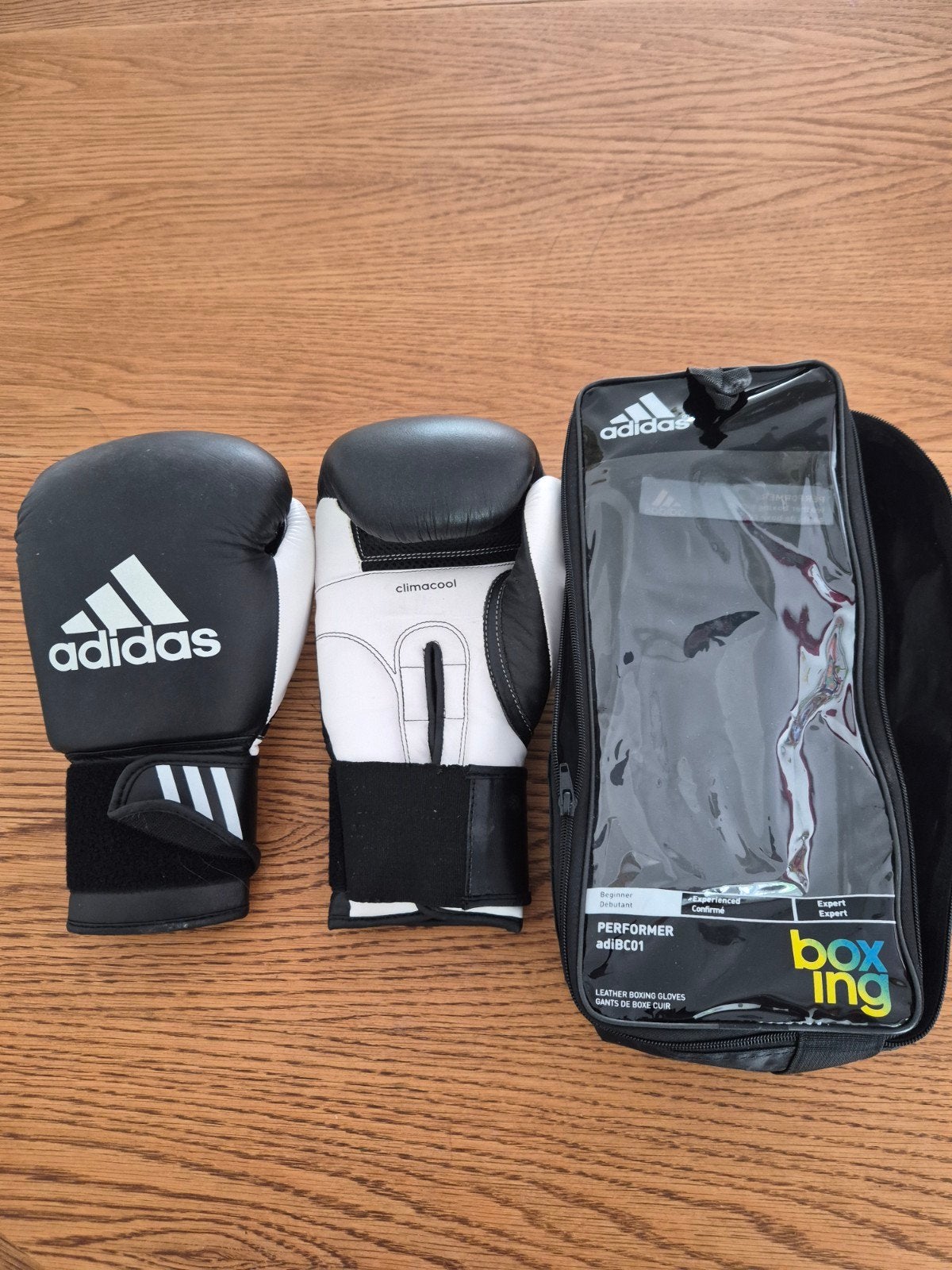 adidas bokshandschoenen, Sport en Fitness, Boksen, Ophalen of Verzenden, Zo goed als nieuw, Bokshandschoenen