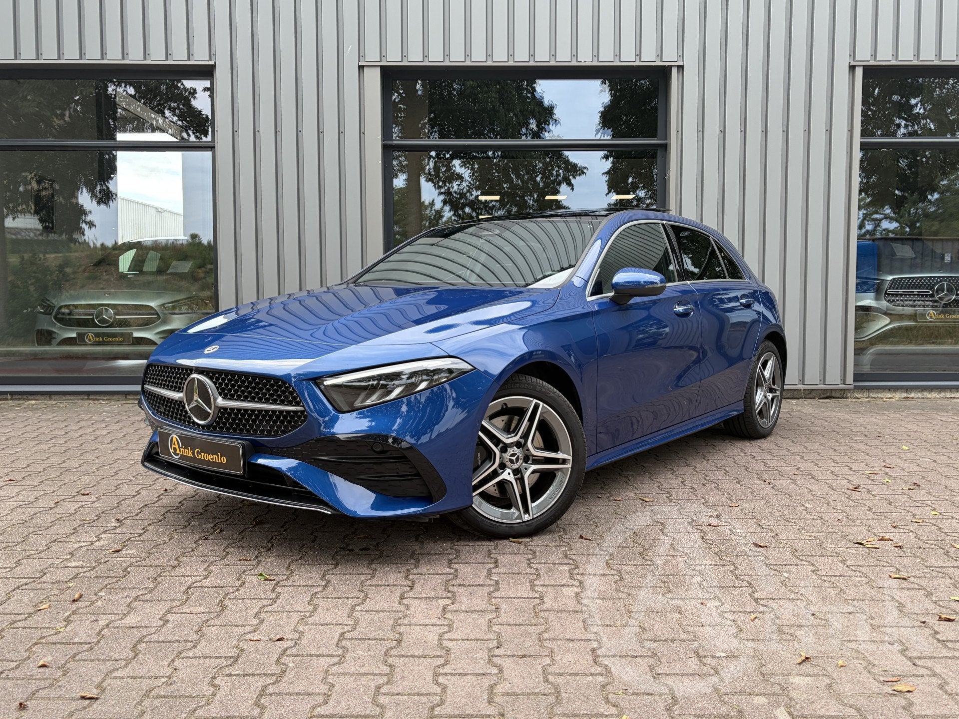 Mercedes-Benz A-Klasse 250 e AMG Line Panoramadak, Winterpak, 12 maanden, Stof, Gebruikt, Zwart