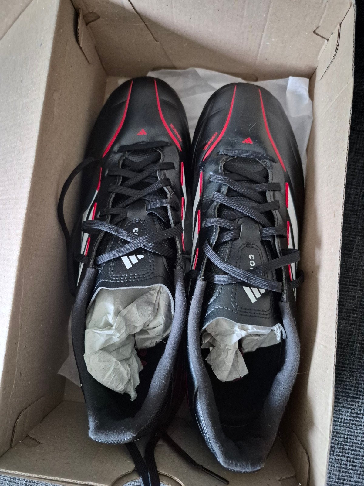 Adidas Copa voetbalschoenen - Zwart/Rood, Ophalen of Verzenden, Zo goed als nieuw, Schoenen
