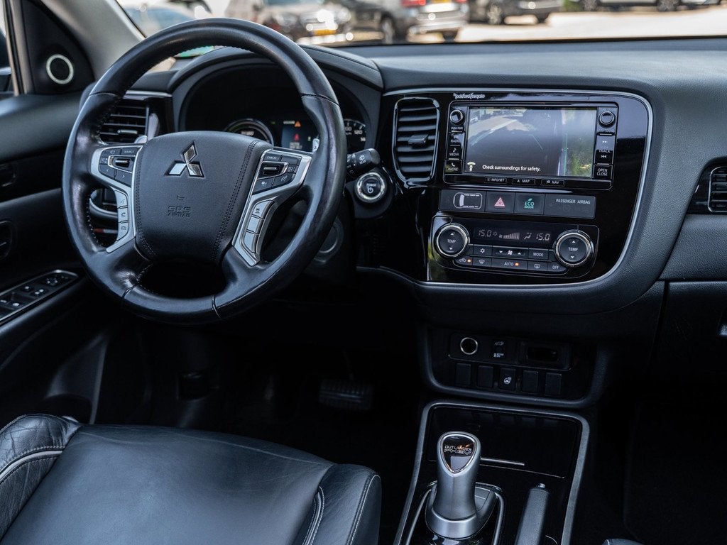 Mitsubishi Outlander 2.0 PHEV instyle+ | PANORAMA | 360 CAME, Auto's, 1998 cc, 4 cilinders, 1820 kg, Zwart