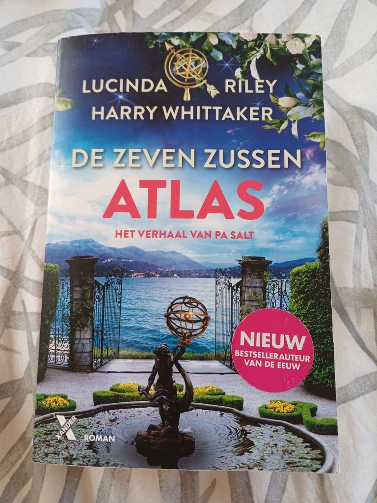 De Zeven Zussen: Atlas - Het verhaal van Pa Salt (NIEUW), Lucinda Riley, Harry Whittaker, Ophalen of Verzenden, Zo goed als nieuw