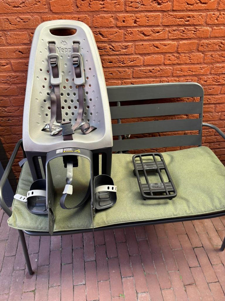 Yepp achterzitje met bagagedrager adapter, Ophalen, Gebruikt, Achterzitje, Voetsteuntjes
