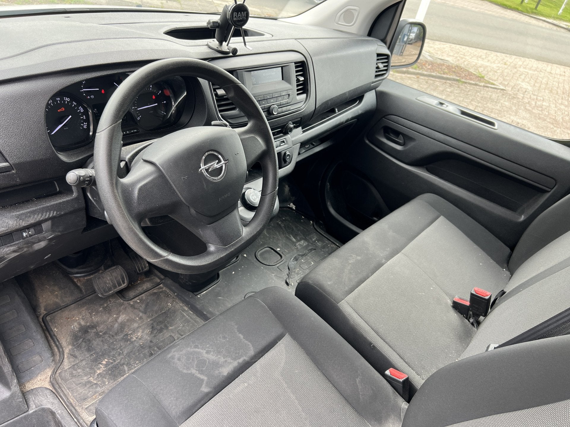 Opel Vivaro 2.0 BlueHDi L2H1 Automaat (bj 2023), Stof, Gebruikt, 4 cilinders, Wit