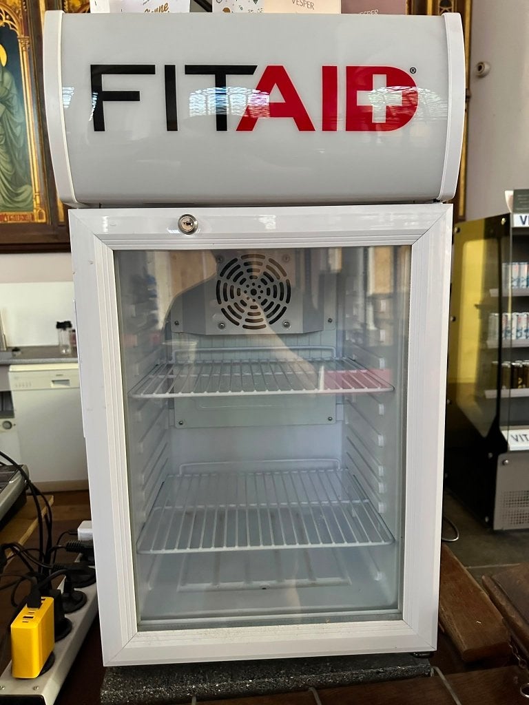 FITAID displaykoelkast met glazen deur en verlichting, Ophalen, Info@nogravity-arnhem.nl, Zonder vriesvak, 200 liter of meer