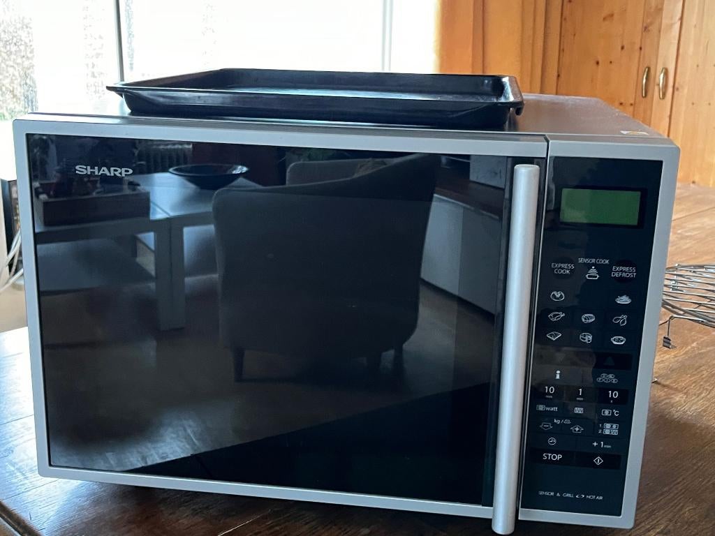 GRATIS AF TE HALEN: Grote oven Sharp R-961 (met mankement), Ophalen, Minder dan 45 cm, Gebruikt, Oven