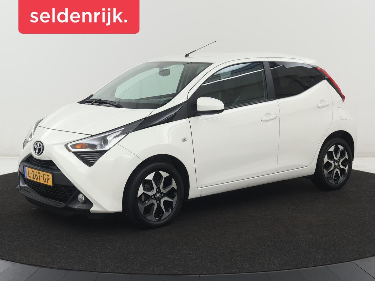 Toyota Aygo 1.0 VVT-i x-joy | Carplay | Camera | DAB | Clima, Auto's, Voorwielaandrijving, Stof, Gebruikt, Euro 6