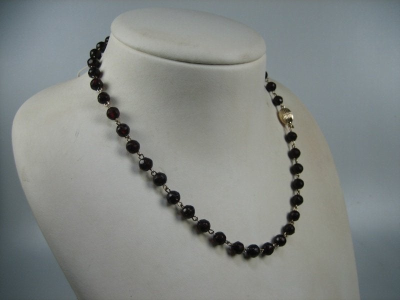 Antiek Granaat collier op 14 karaat gouddraad geschakeld, Verzenden, Goud, Ketting, Met edelsteen