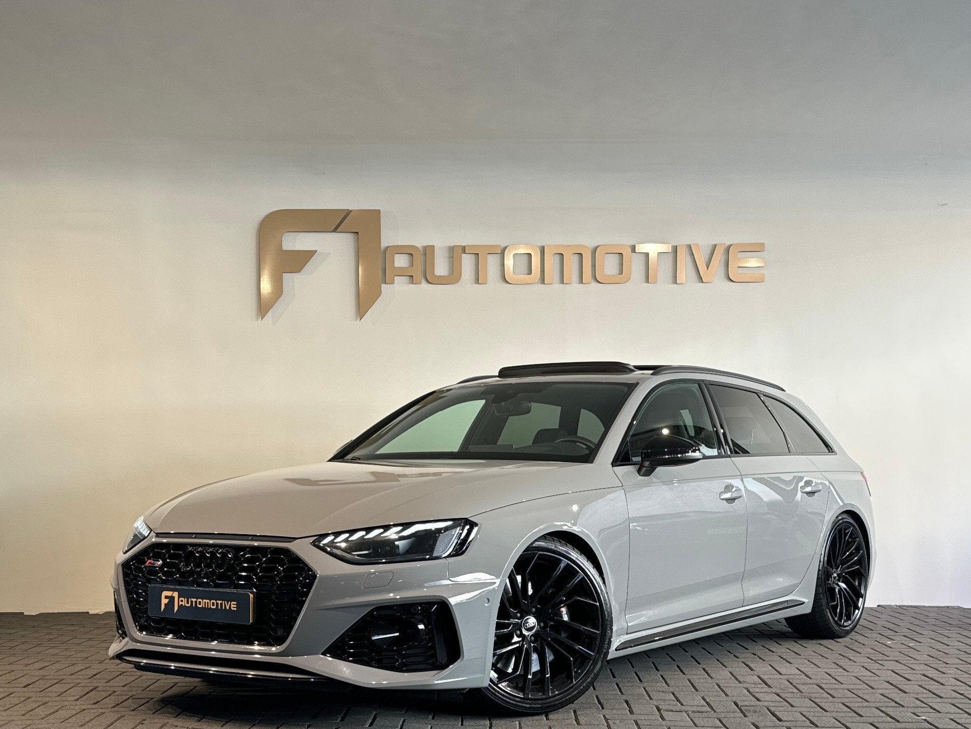 Audi RS4 Avant 2.9 TFSI quattro Pano|Massage|HuD|B&O|Keyless, Automaat, Dealer onderhouden, Gebruikt, Leder