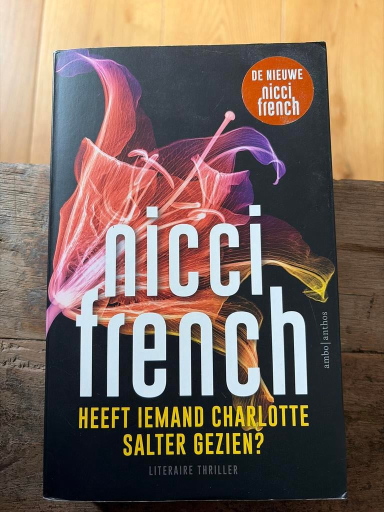 Heeft iemand Charlotte Salter gezien? - Nicci French, Ophalen of Verzenden, Zo goed als nieuw, Nederland