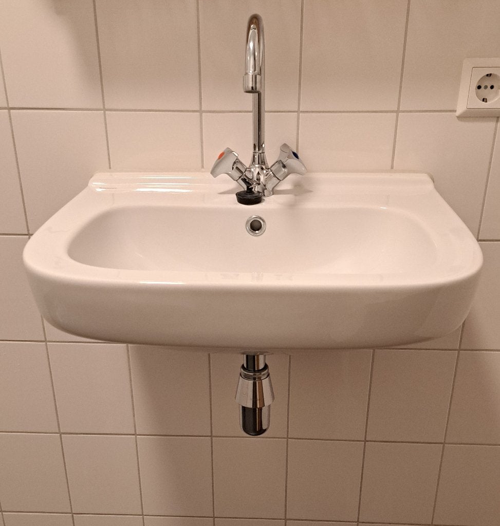 Geberit wastafel inclusief kraan, sifon en losse stop, Ophalen, Gebruikt, Steen, Wastafel