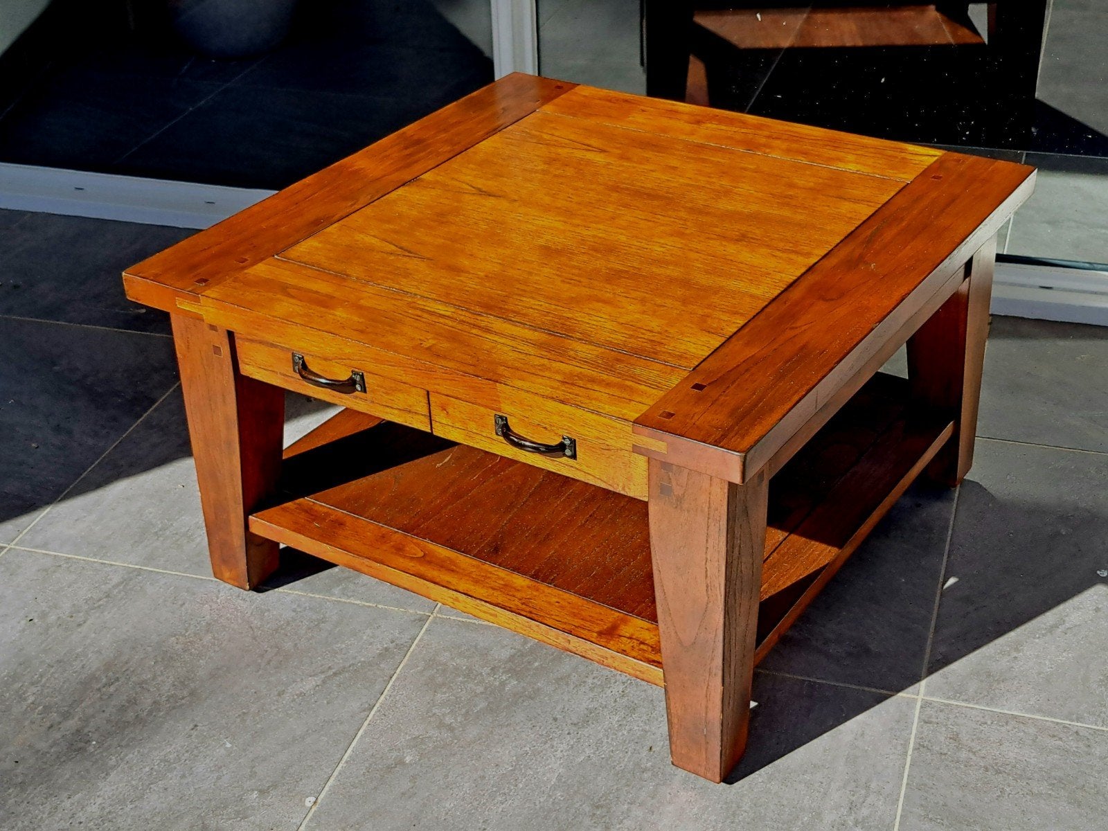 Maranti houten salontafel 80x80 met twee laden, Ophalen, Gebruikt, 50 tot 100 cm, Vierkant