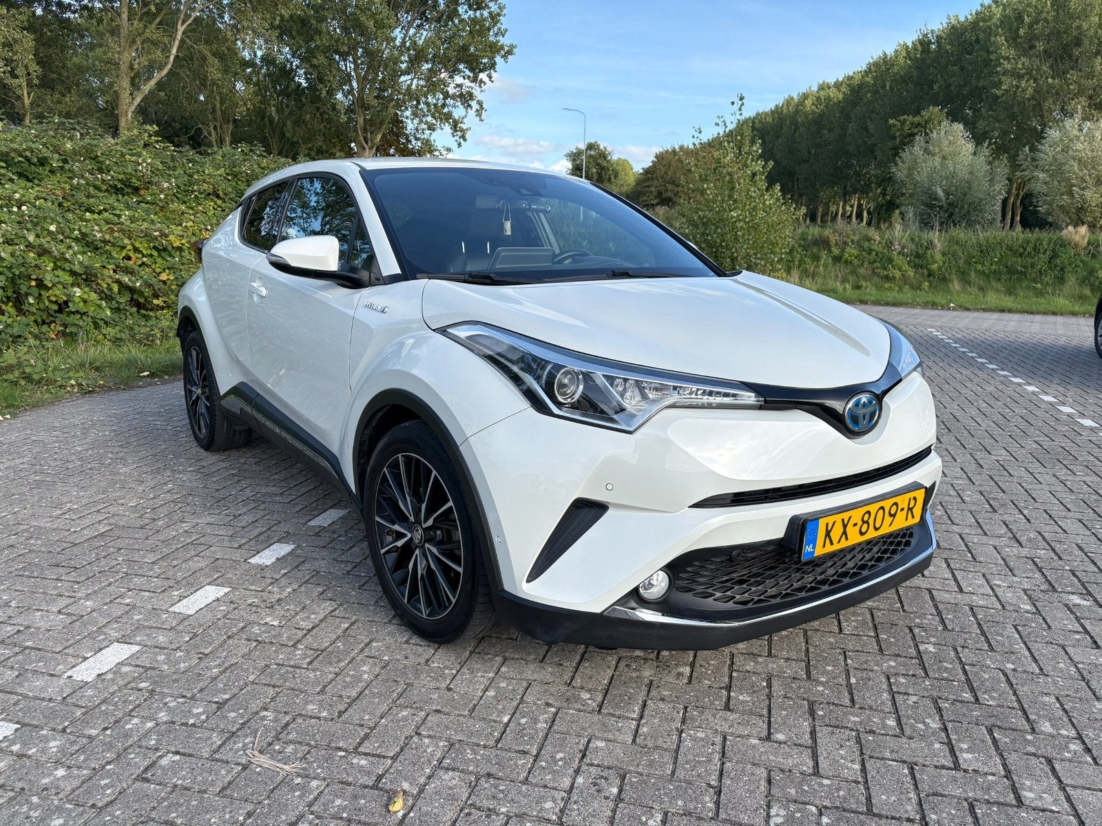 Toyota C-HR 1.8 Hybrid 122pk CVT 2016 Parelmoer Wit VOL!, Auto's, 750 kg, 4 cilinders, Wit, 26 km/l