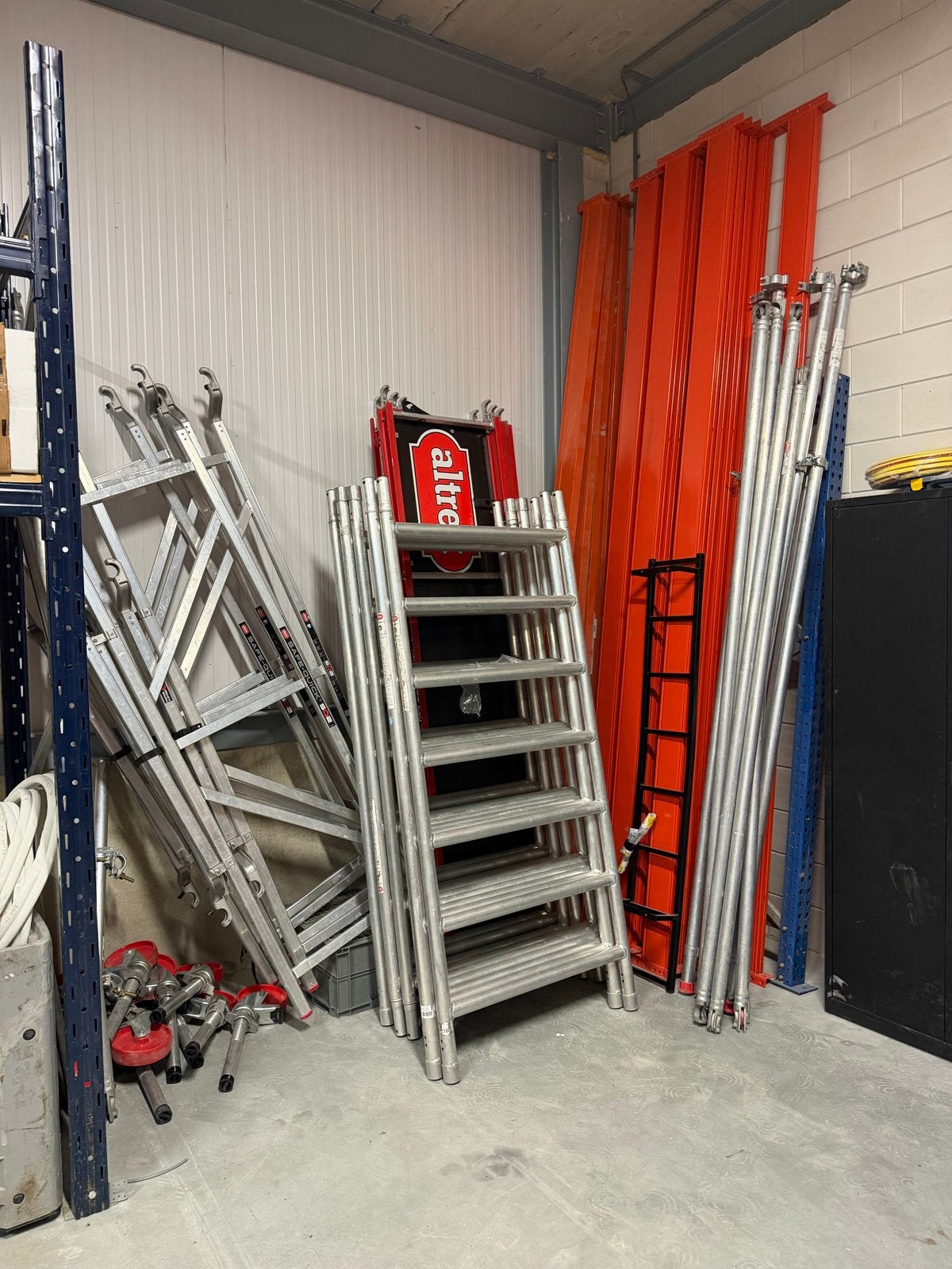 Altrex RS tower compleet, Ophalen, Zo goed als nieuw, Rolsteiger of Kamersteiger, 5 meter of hoger