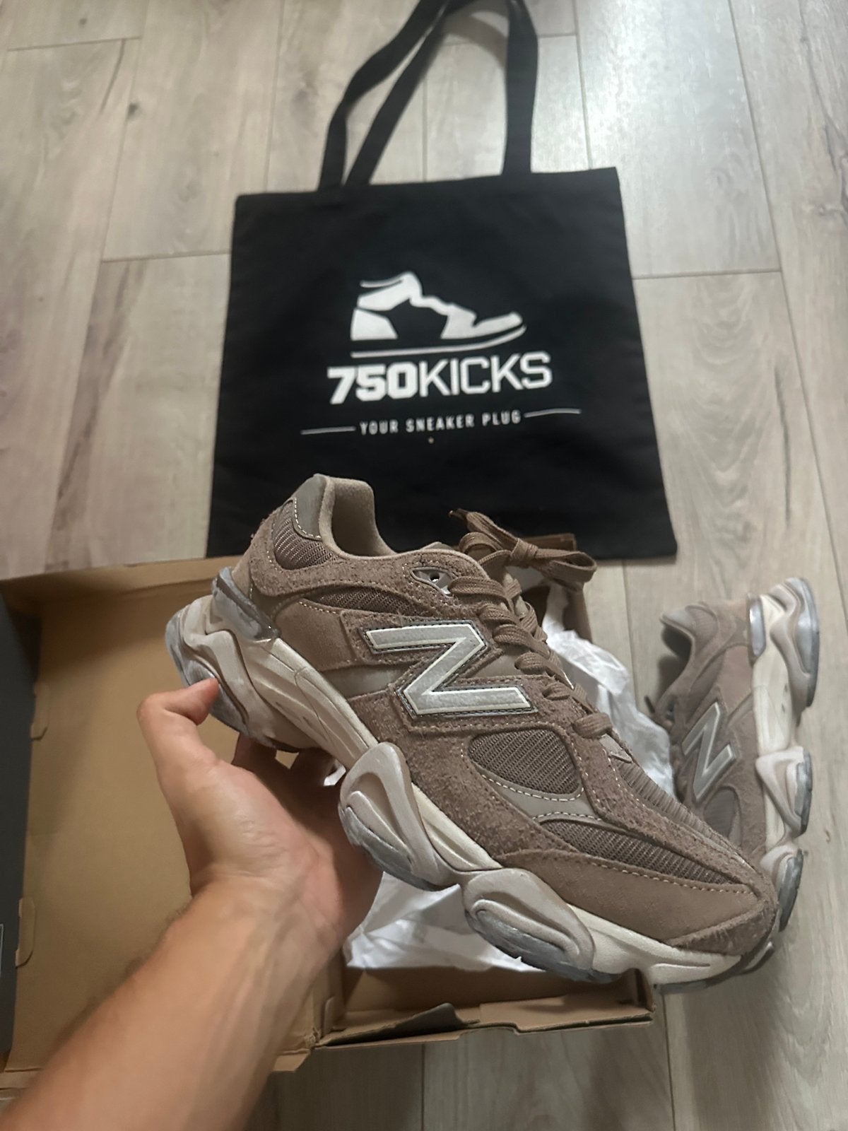New Balance 9060 Mushroom Timberwolf Maat EU43 U9060PB, Bruin, Nieuw, Ophalen of Verzenden, Sneakers of Gympen
