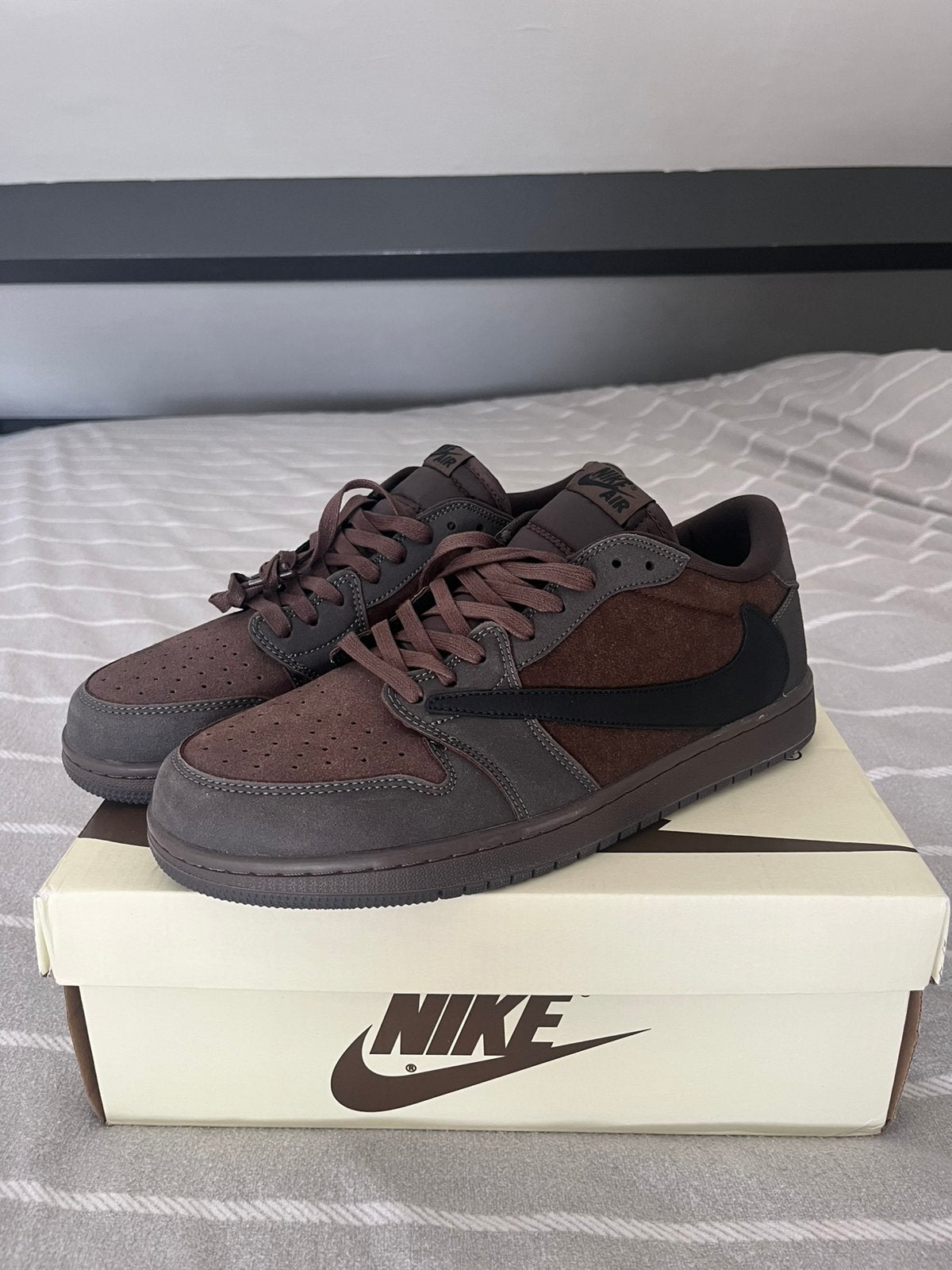 Travis scott velvet Brown, Bruin, Nieuw, Ophalen of Verzenden, Veterschoenen