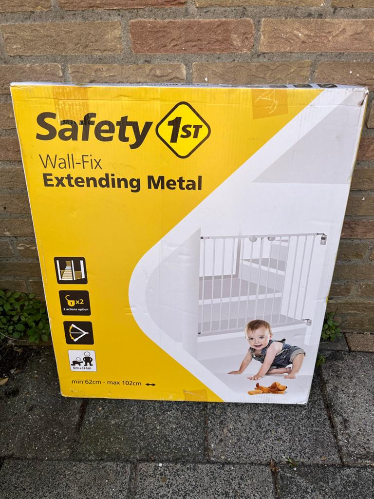 Safety 1st Wall-Fix Extending Metal Veiligheids Traphekje, Kinderen en Baby's, Traphekjes, Ophalen, Nieuw, 100 tot 115 cm, Metaal of IJzer