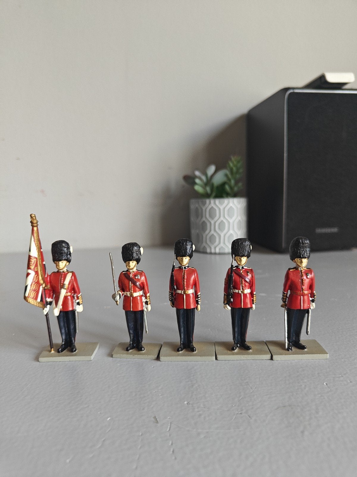 Trooping the Colour Grenadier Guards - Colour Party, Ophalen, Zo goed als nieuw
