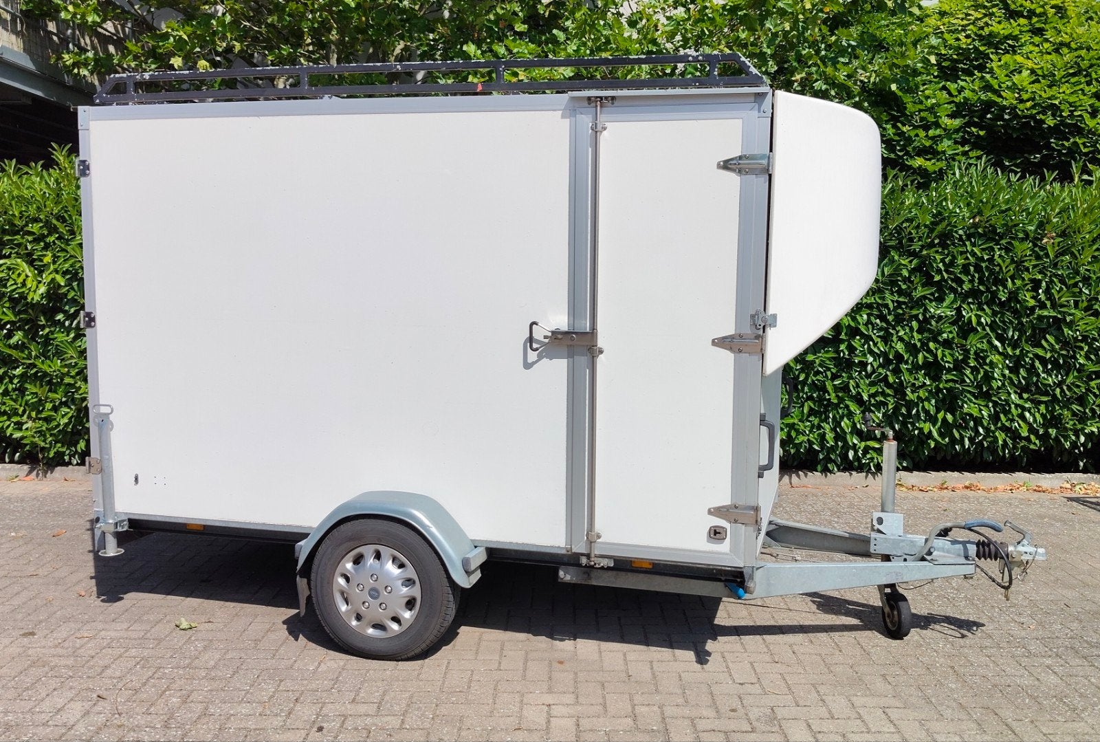 Hapert Gesloten Aanhangwagen met Oprijklep, Ophalen, Gebruikt