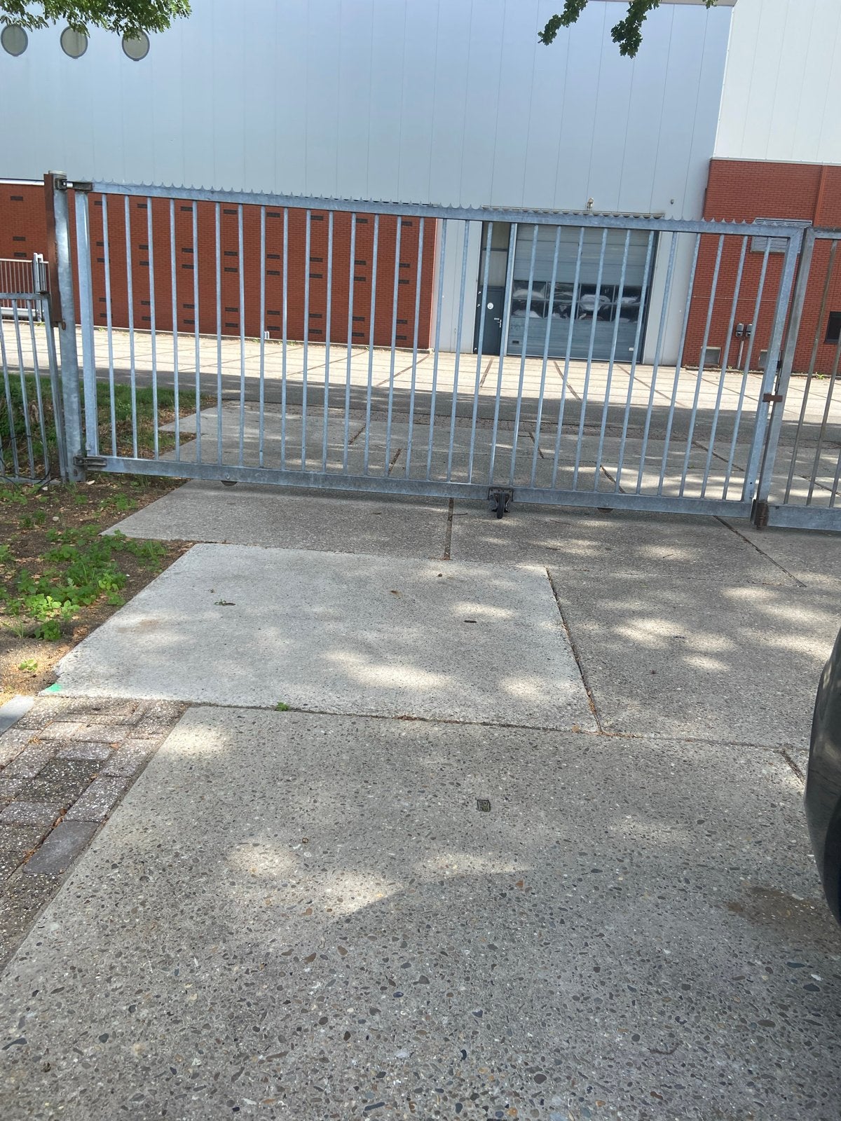 Thermisch Verzinkte Draaipoort 8,5m breed, 2m hoog, Ophalen, Met poort, Gebruikt, Spijlenhekwerk