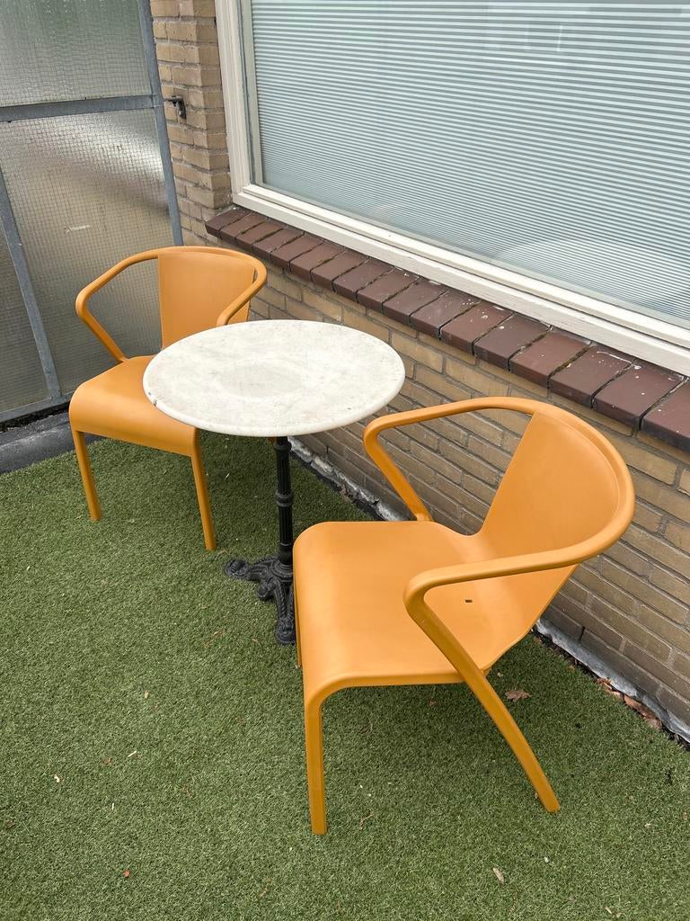Gezellige bistro set: 2 stoelen en tafel, 2 zitplaatsen, Kunststof, Gebruikt, Eettafel