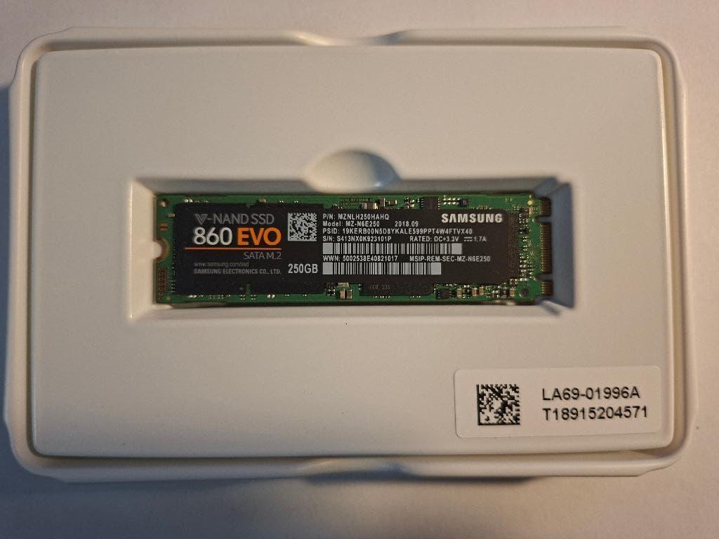 Vershillende hard drives en 3x Windows mobile tekoop, Ophalen, Intern, Gebruikt, SSD