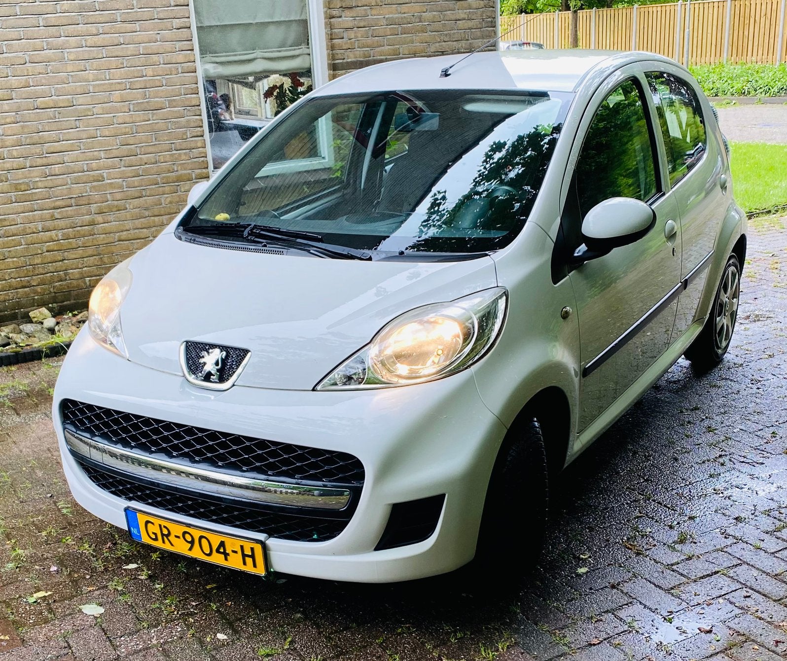 Peugeot 107 1.0 12V 5DR 2009 Wit, Auto's, Peugeot, Particulier, ABS, Airconditioning, Alarm, Centrale vergrendeling, Elektrische ramen