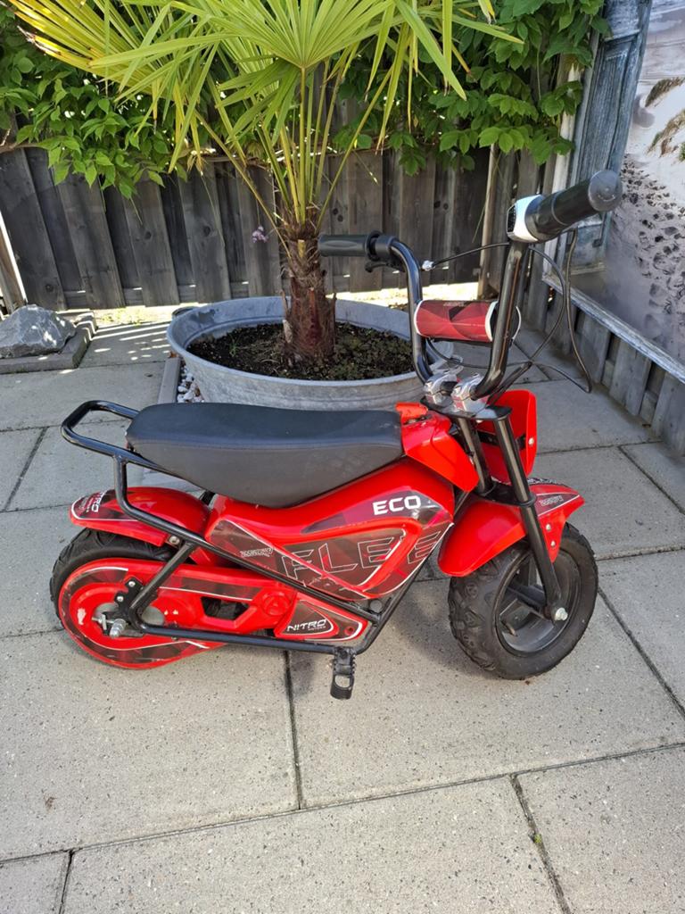 Rode elektrische kinder crossmotor - Acculader inbegrepen, Fietsen en Brommers, Ophalen, Gebruikt, Schijfrem, Dirtbike