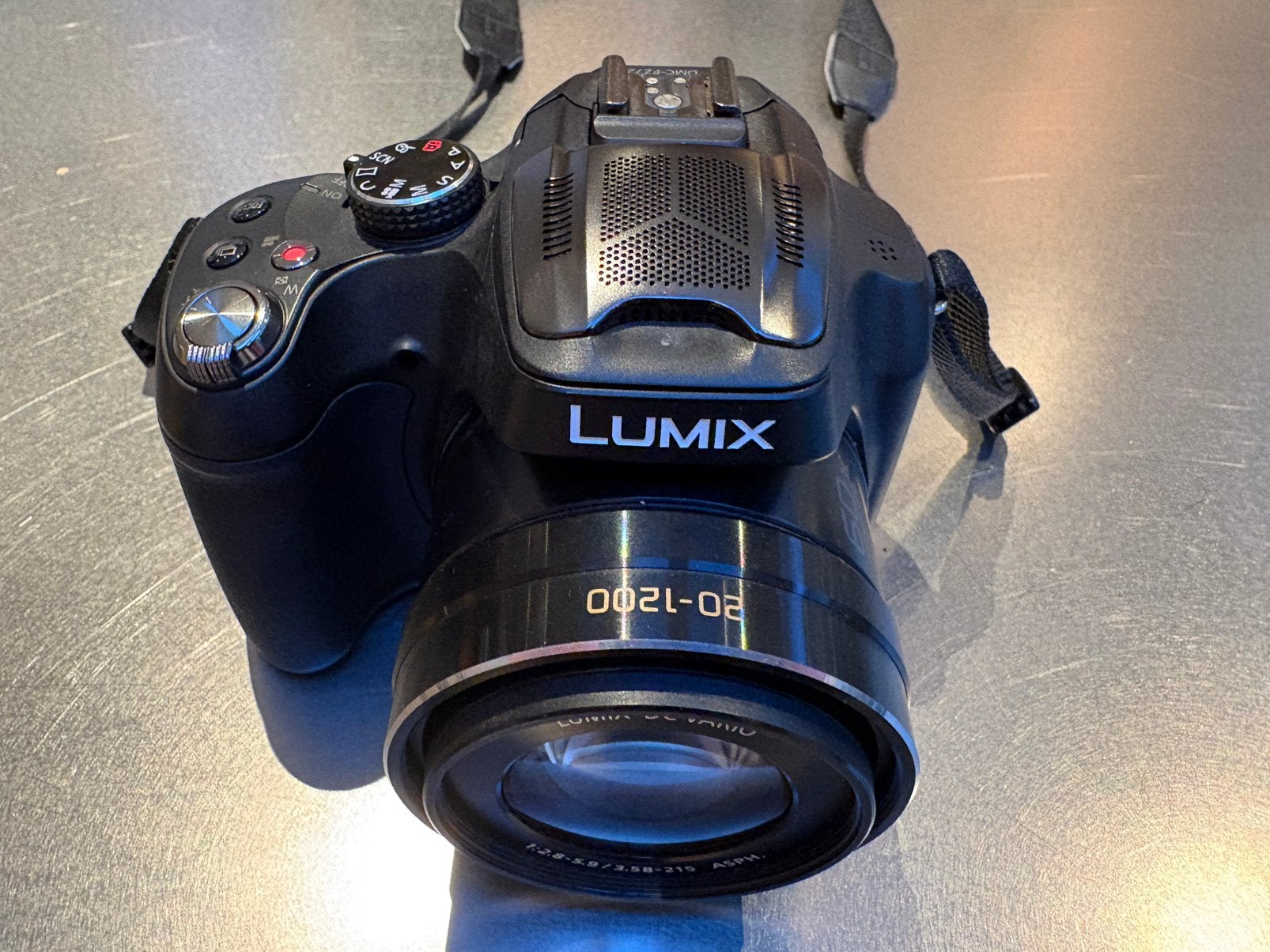 Panasonic DMC-FZ72 bridgecamera, 60x optische zoom, Ophalen, Panasonic, Zo goed als nieuw, Lensdop