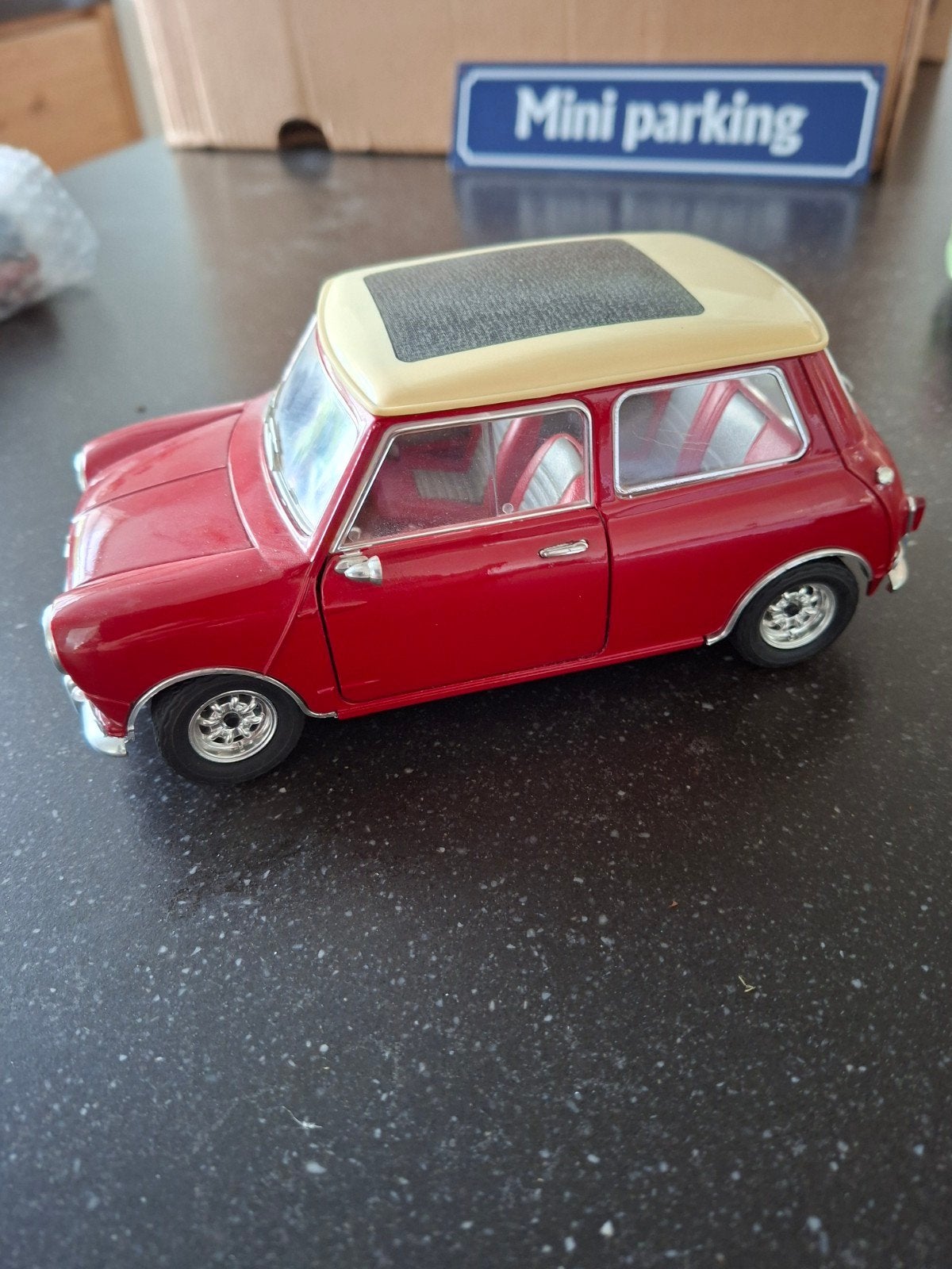 Mini Cooper modelauto rood met schuifdak, Hobby en Vrije tijd, Modelauto's | 1:43, Ophalen of Verzenden