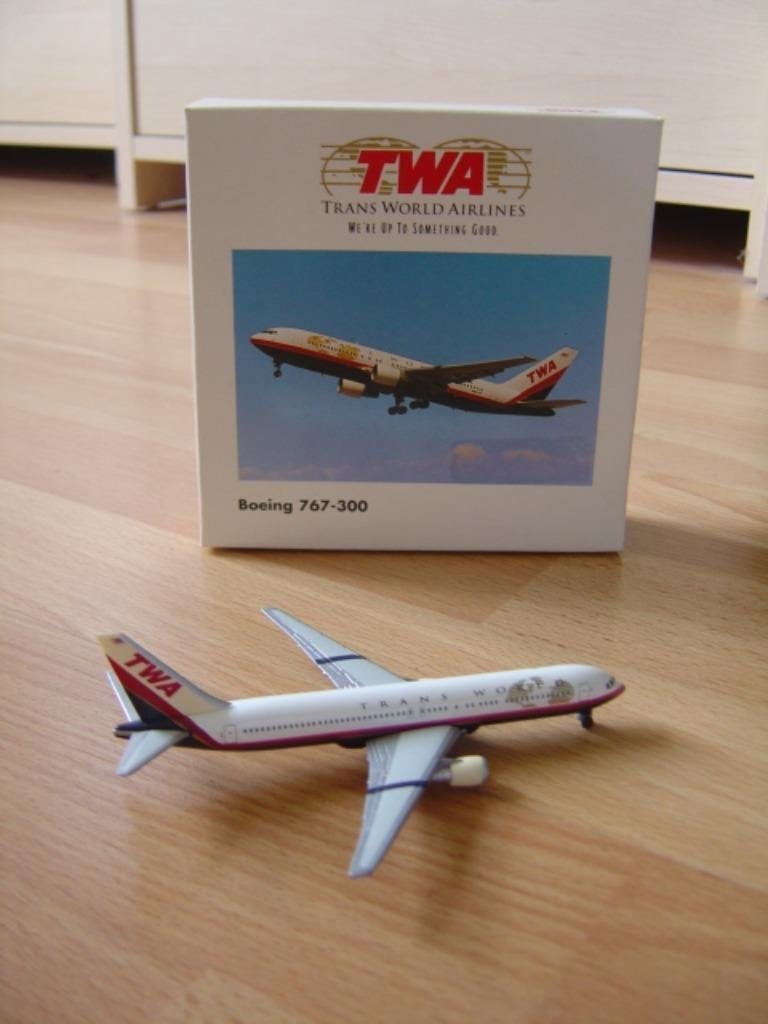 Herpa vliegtuig model 1:500 TWA Boeing 767-300, Ophalen of Verzenden, Zo goed als nieuw, Schaalmodel
