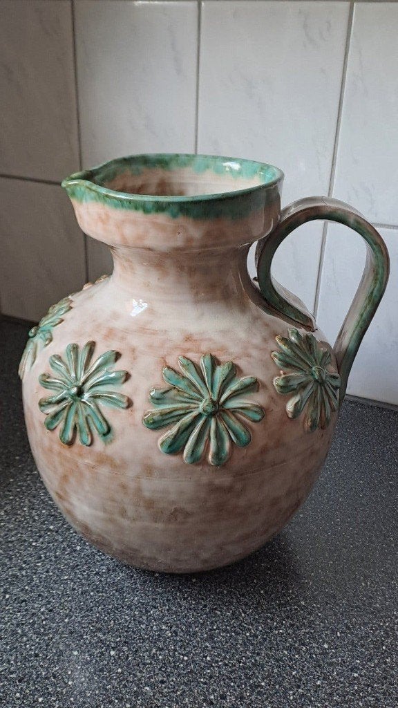Vintage Aardewerken Kruik met Bloemen Reliëf, Antiek en Kunst, Ophalen of Verzenden