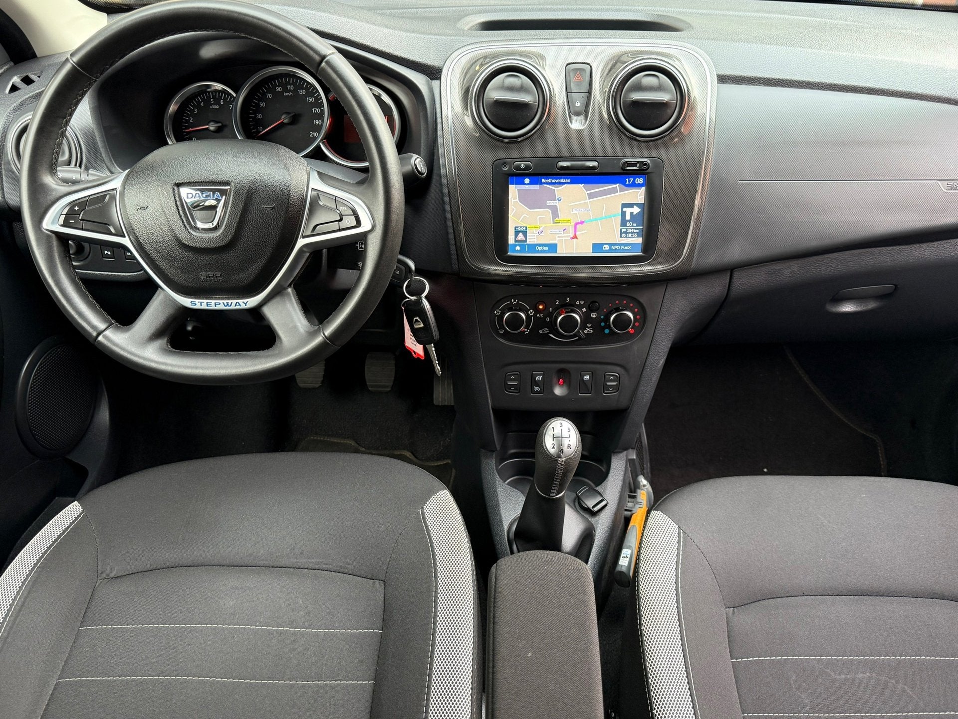Dacia Sandero Stepway 0.9 TCe AIRCO | CAMERA | NAVI | PDC |, Auto's, Voorwielaandrijving, 898 cc, Stof, Zwart