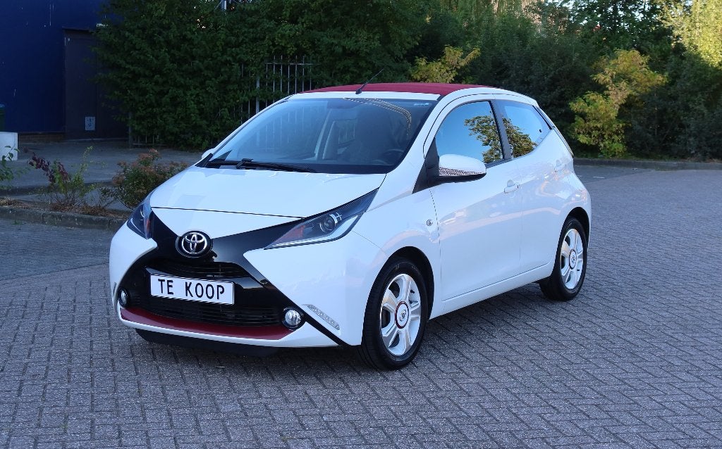 Toyota Aygo X-Wave 1,0 VTI ,5 d Airco, Open dak , nieuwstaat, Voorwielaandrijving, USB, Leder en Stof, Wit