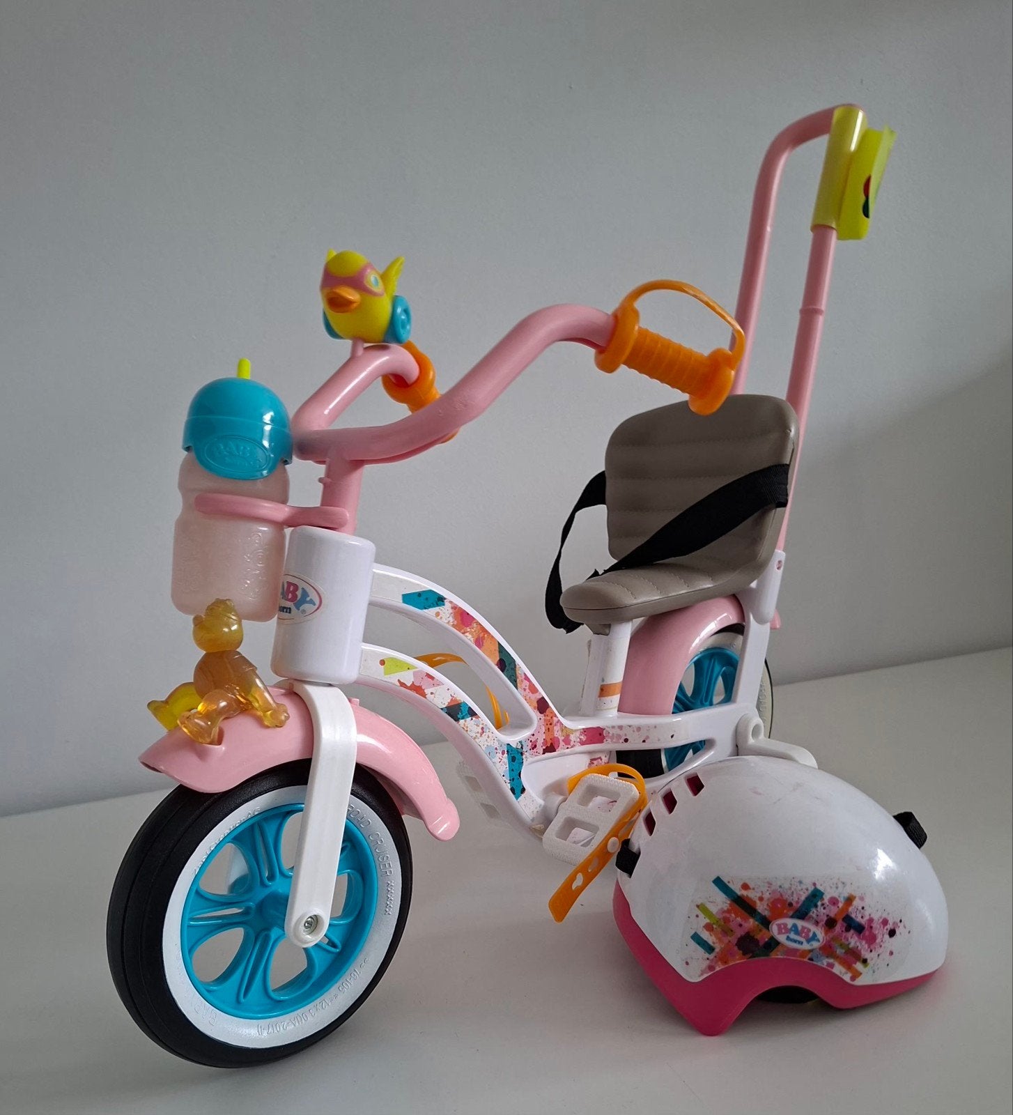 BABY born driewieler met duwstang en helm, Ophalen of Verzenden, Gebruikt
