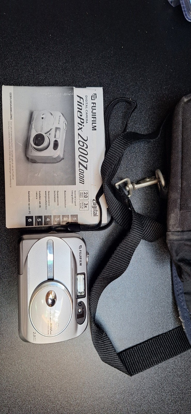 Fujifilm FinePix 2600 Zoom Digitale Camera met Tas, Ingebouwde flitser, Gebruikt, Ophalen of Verzenden, Fujifilm