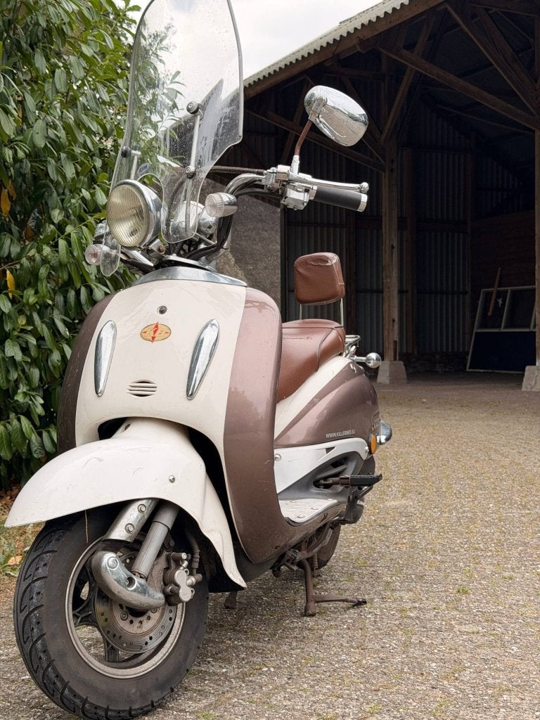 KILLERBEE RETRO SCOOTER 2014 GELE KENTEKEN 4TAKT, Ophalen, Gebruikt, Killerbee, Maximaal 45 km/u