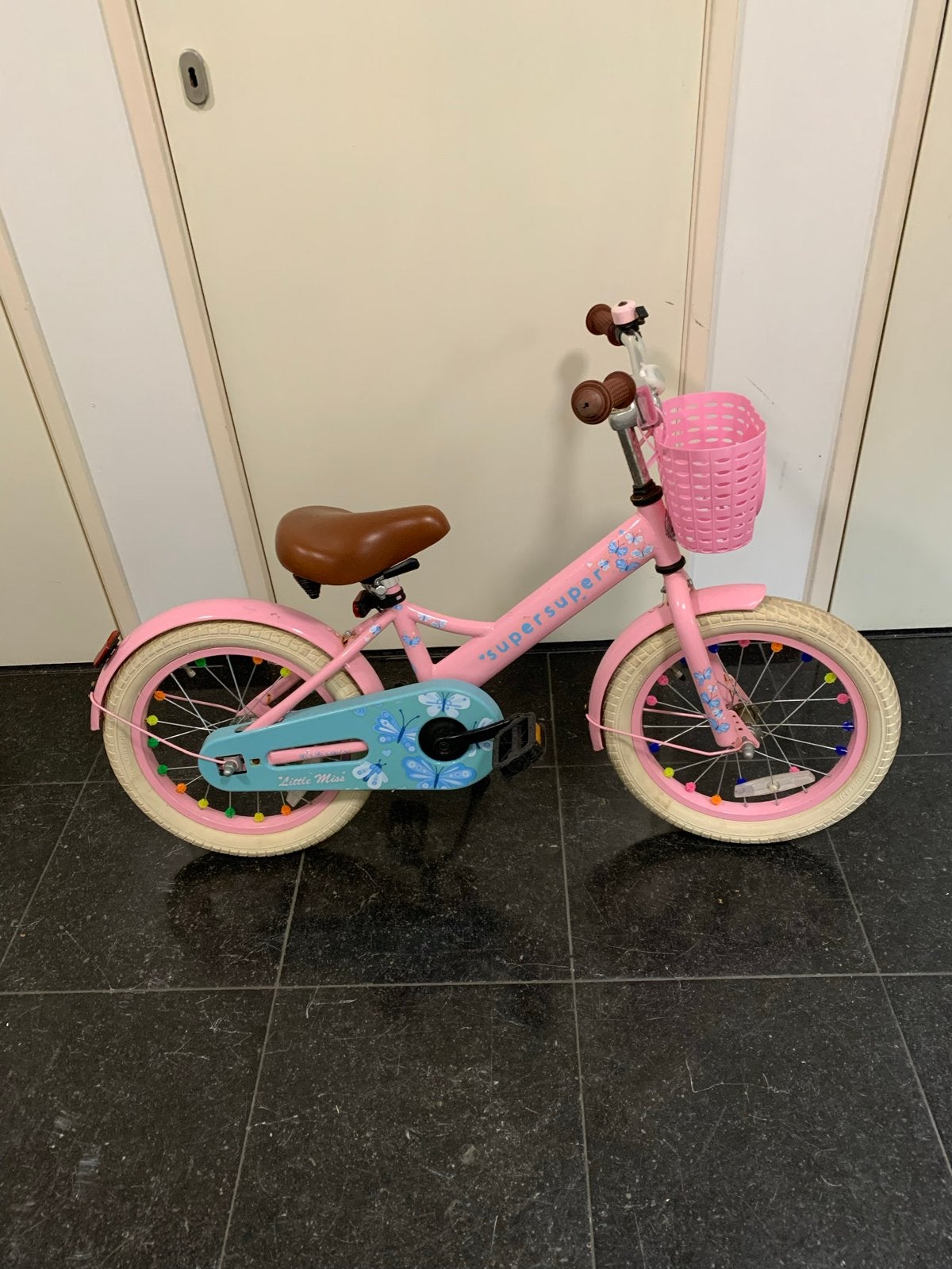 Roze kinderfiets 16 inch, little miss, Fietsen en Brommers, Fietsen | Kinderfietsjes, Ophalen, Gebruikt, Terugtraprem, 16 tot 20 inch