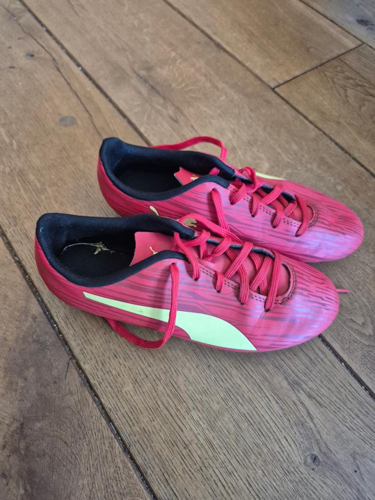 Puma voetbalschoenen rood/geel, maat 36, Sport en Fitness, Voetbal, Ophalen of Verzenden, Gebruikt, Schoenen