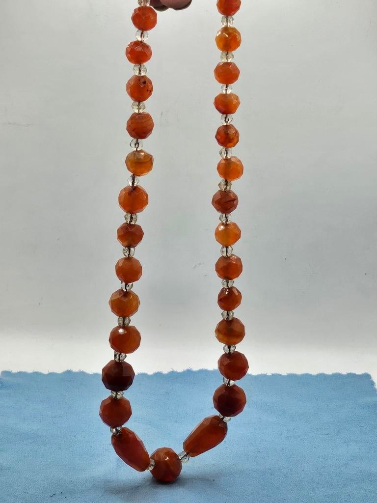 Antieke Carneool Ketting met Gouden Slot (585) - 50 cm, Gebruikt, Oranje, Ophalen of Verzenden, Met edelsteen