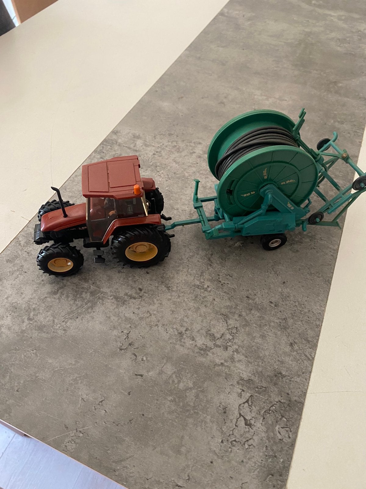 Fiat/ new holland met sproeiinslaatsie in goede staat, Ophalen of Verzenden, Zo goed als nieuw