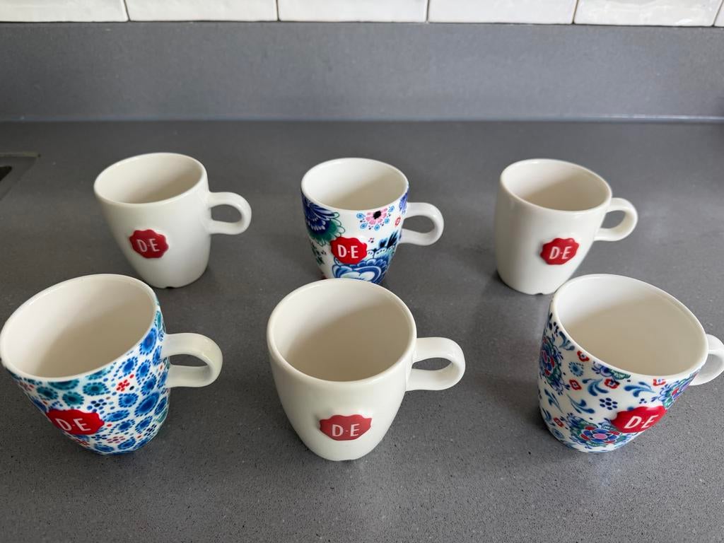 6 Douwe Egberts kopjes - Ontworpen door Nikolai Carels, Huis en Inrichting, Keuken | Servies, Ophalen, Keramiek, Zo goed als nieuw