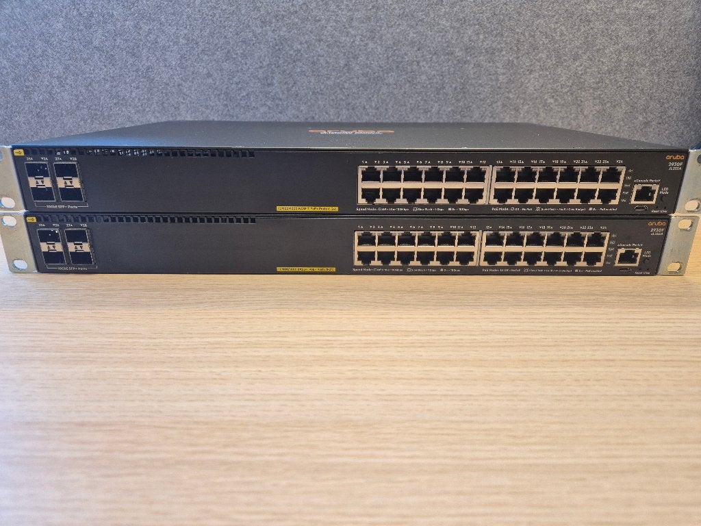 2 * Aruba 2930F JL255A  24G PoE+ 4SFP+ Switch, Ophalen of Verzenden, Gebruikt