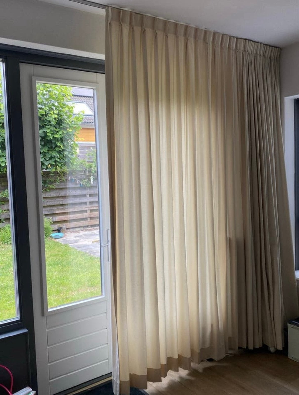 Lichtdoorlatende gordijnen - Crème/Beige, Ophalen, Gebruikt, Lichtdoorlatend, Gordijn