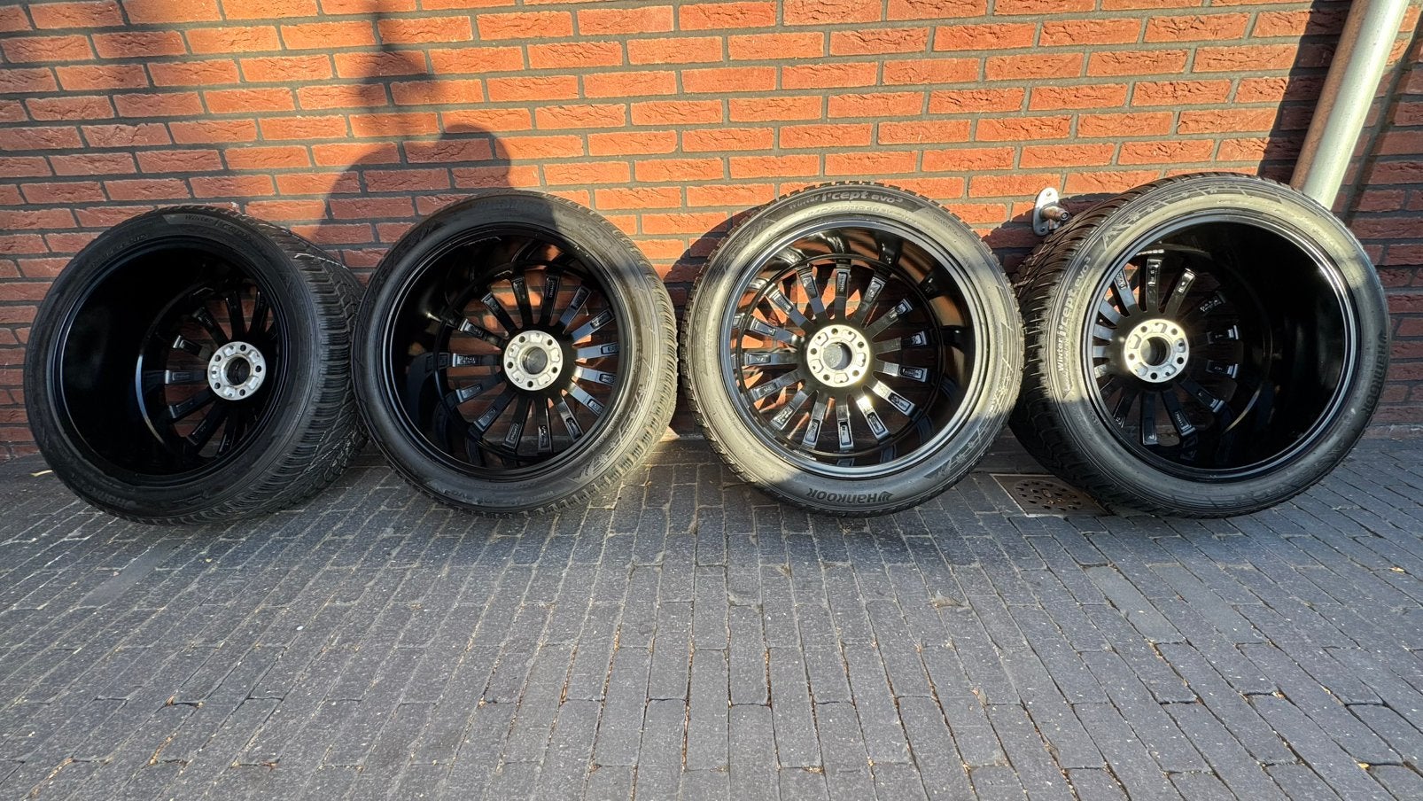 Foto 15 van Mini Countryman U25 Hankook winterset 245/45R19 Als Nieuw!!!