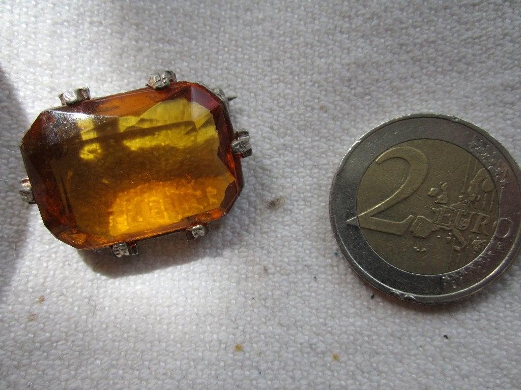 1.  Heel aparte oude broche,, Ophalen, Overige materialen, Broche