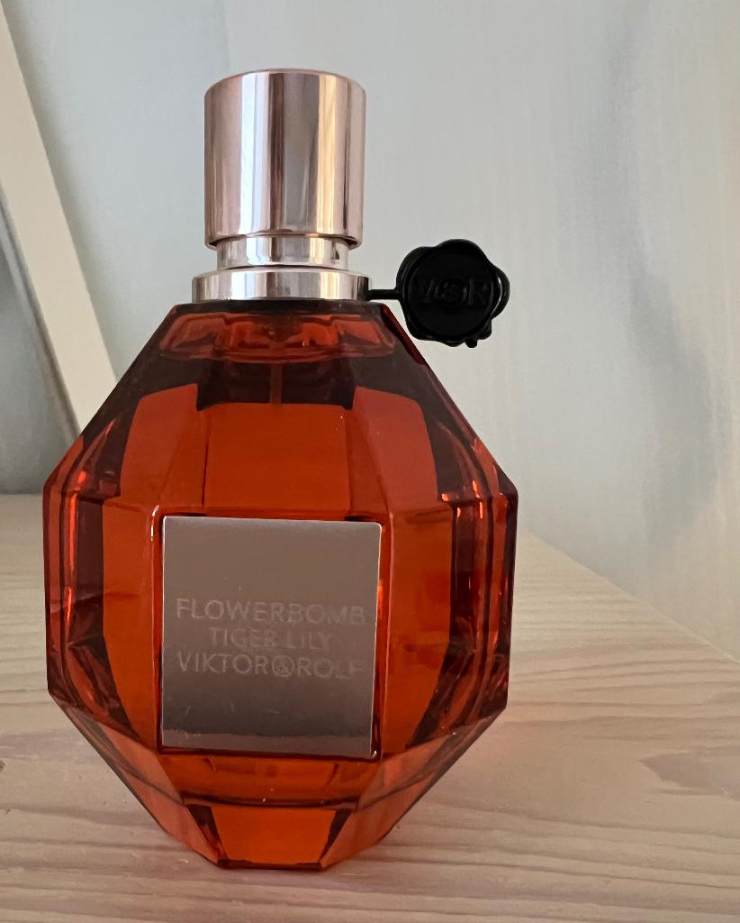 Viktor en Rolf FLOWERBOMB TIGER LILY EAU DE PARFUM 100ML, Sieraden, Tassen en Uiterlijk, Uiterlijk | Parfum, Ophalen of Verzenden